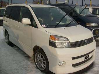 2002 Toyota Voxy