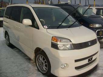 2002 Toyota Voxy