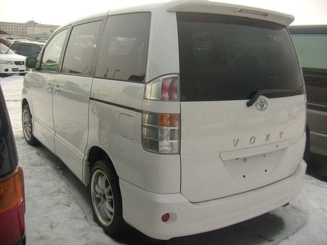2002 Toyota Voxy