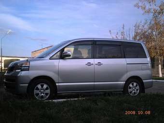 2002 Toyota Voxy