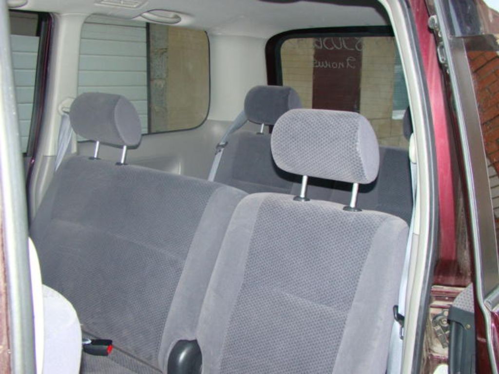 2002 Toyota Voxy