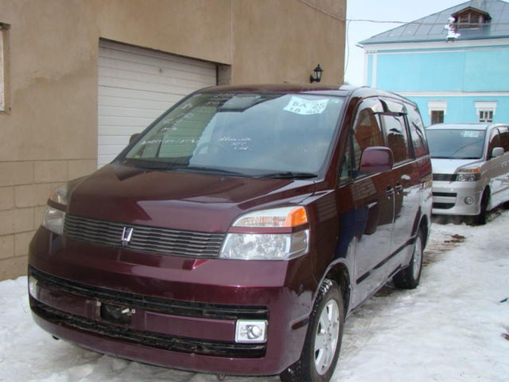 2002 Toyota Voxy