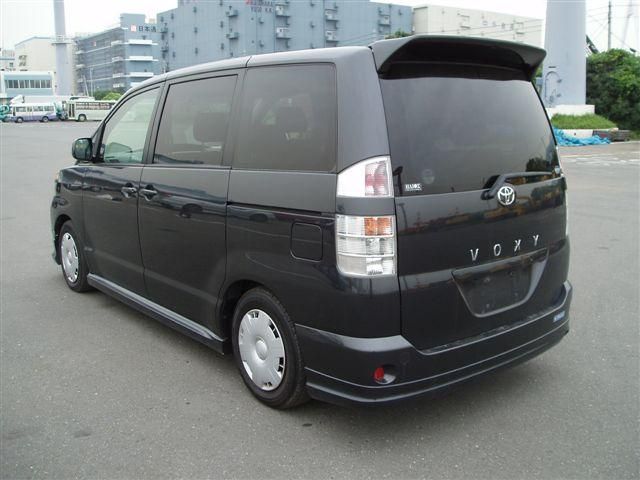 2002 Toyota Voxy