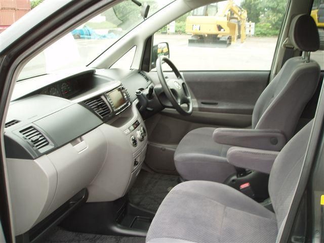 2002 Toyota Voxy