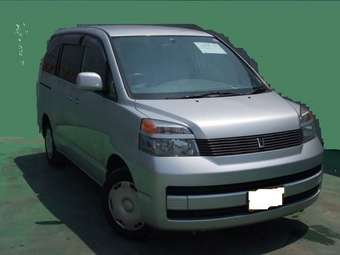 2002 Toyota Voxy