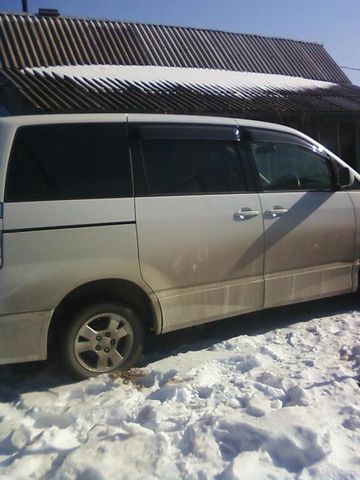 2002 Toyota Voxy