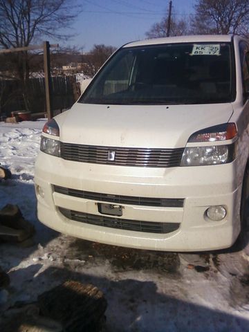 2002 Toyota Voxy