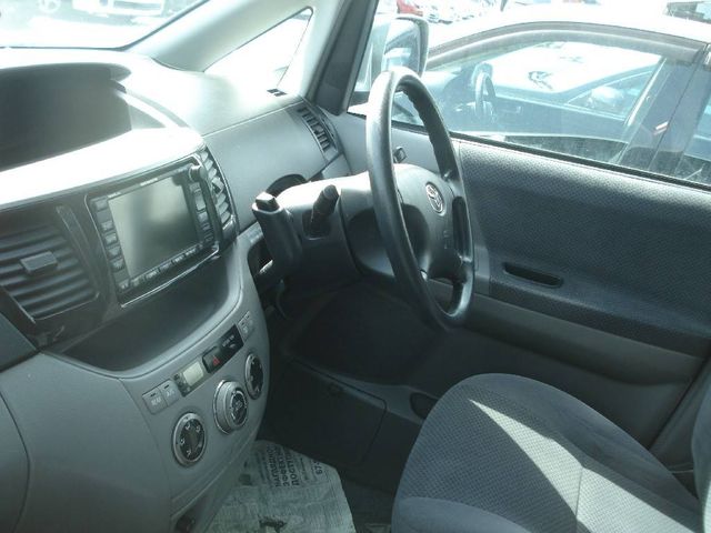 2002 Toyota Voxy