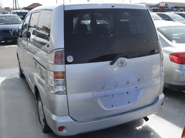 2002 Toyota Voxy