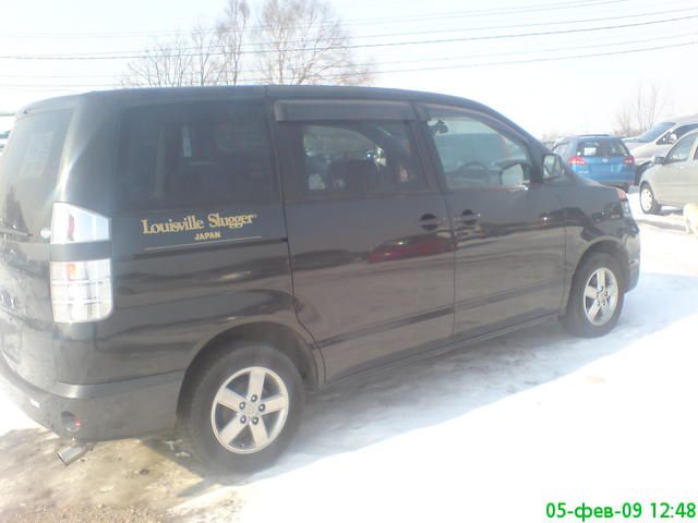 2002 Toyota Voxy