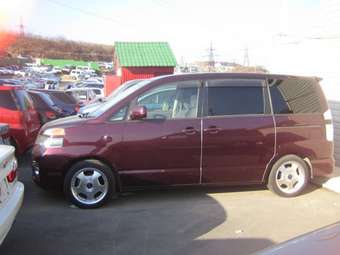 2002 Toyota Voxy