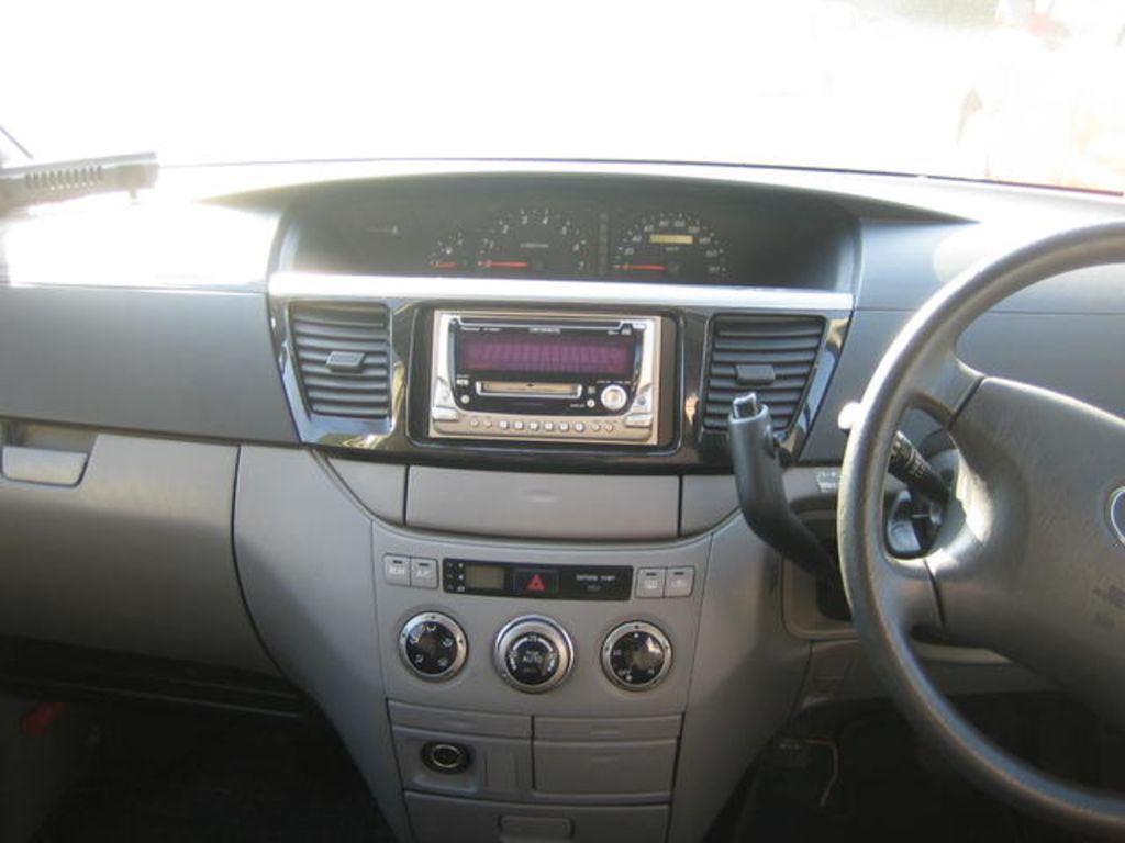 2002 Toyota Voxy