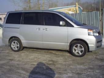 2002 Toyota Voxy