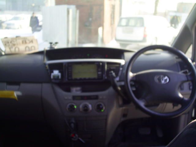 2002 Toyota Voxy