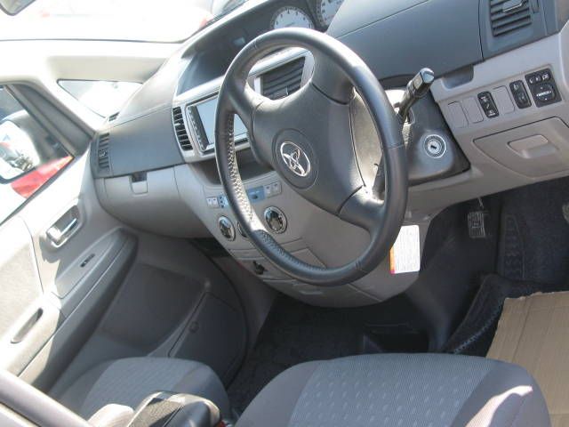 2002 Toyota Voxy