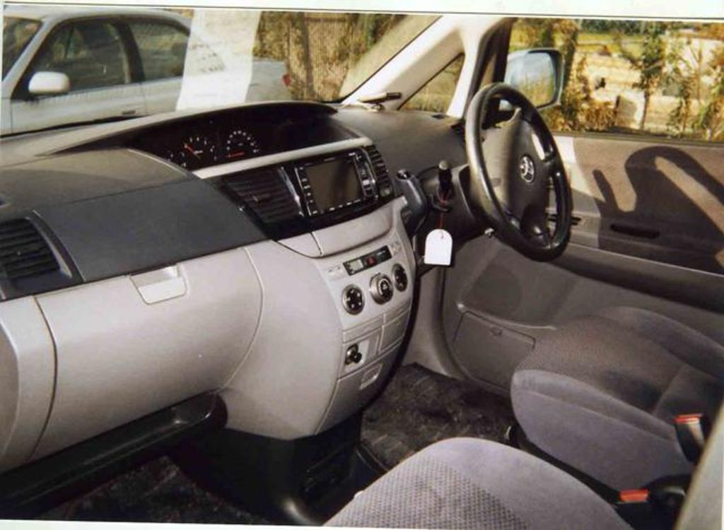 2002 Toyota Voxy