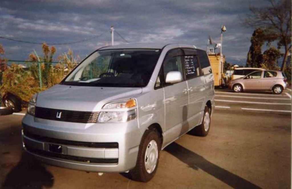 2002 Toyota Voxy