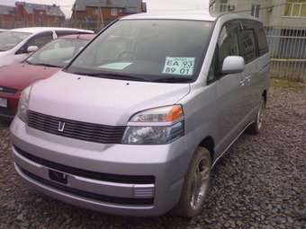 2002 Toyota Voxy