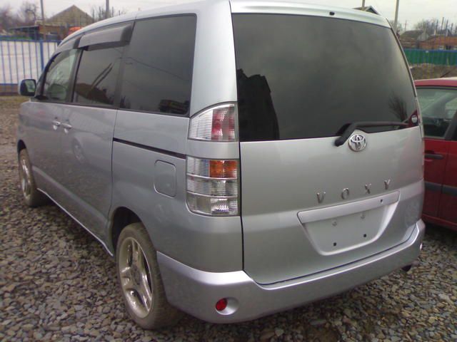 2002 Toyota Voxy