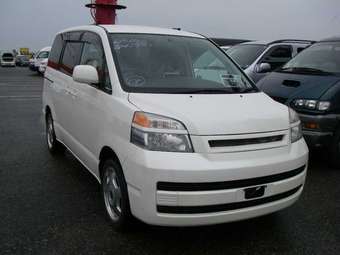 2002 Toyota Voxy