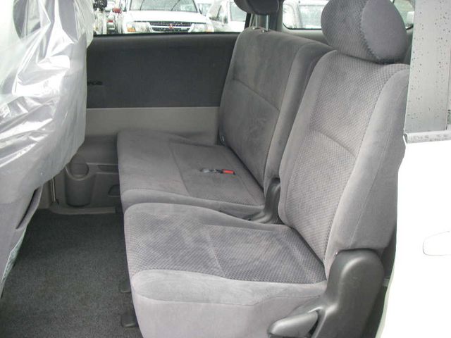 2002 Toyota Voxy