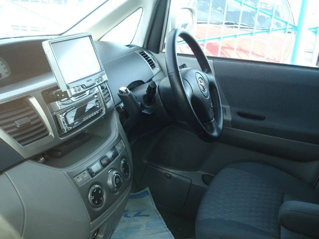 2002 Toyota Voxy