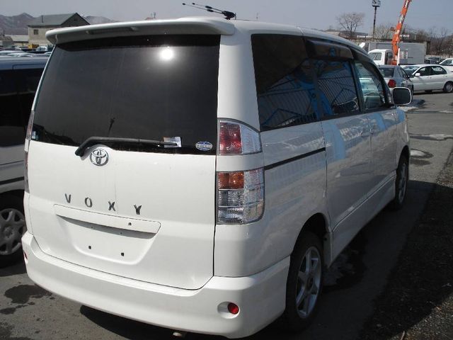 2002 Toyota Voxy