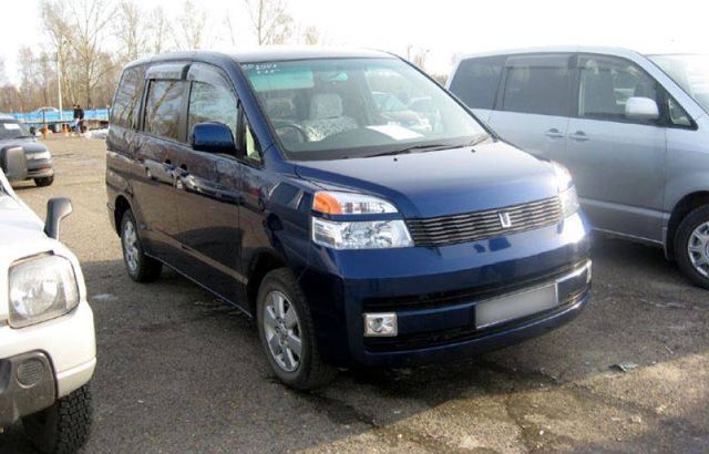 2002 Toyota Voxy