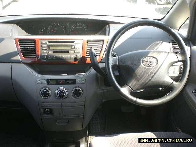 2002 Toyota Voxy
