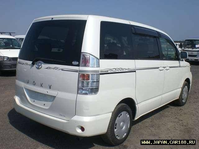 2002 Toyota Voxy