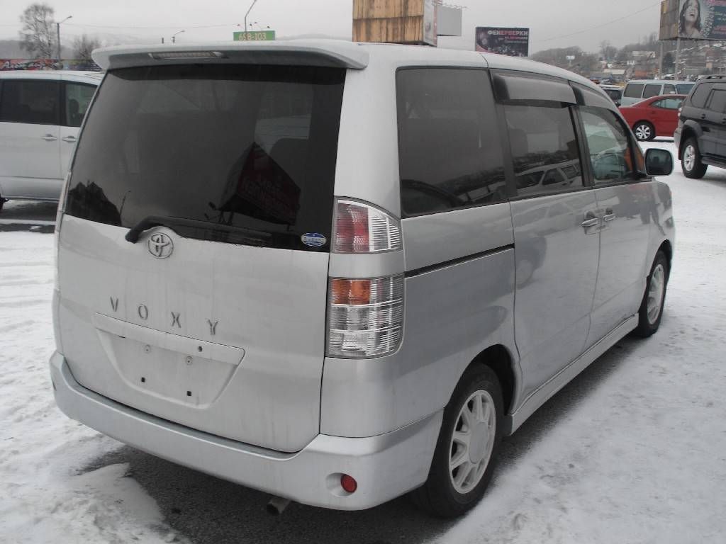 2002 Toyota Voxy