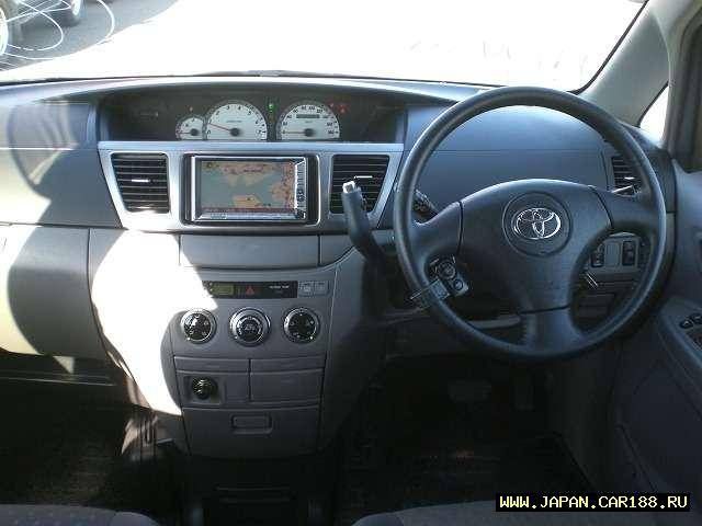 2002 Toyota Voxy
