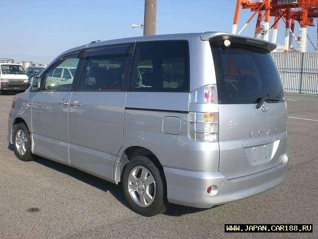2002 Toyota Voxy