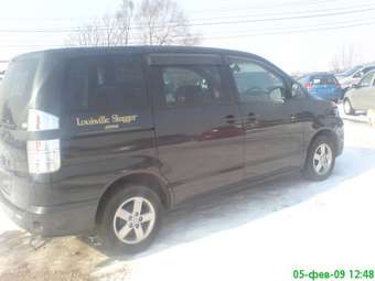 2002 Toyota Voxy Pictures