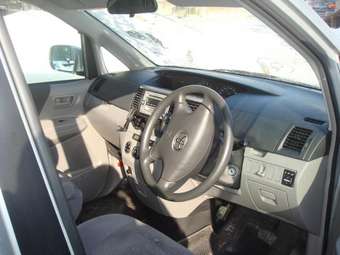 2002 Toyota Voxy Pictures