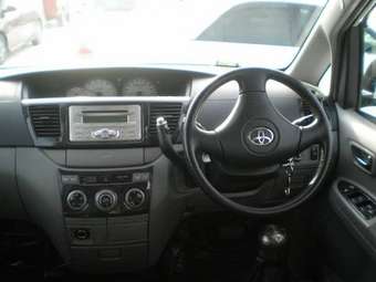 2002 Toyota Voxy Wallpapers