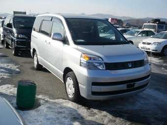2002 Toyota Voxy Pictures