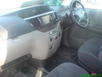 2002 Toyota Voxy Images