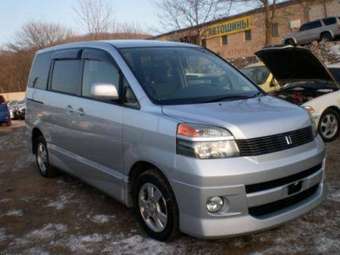 2002 Toyota Voxy Pictures