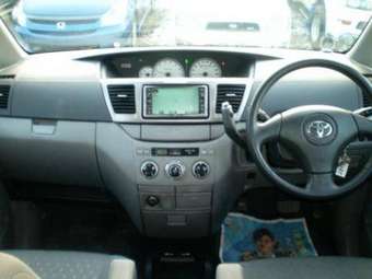 2002 Toyota Voxy Pictures