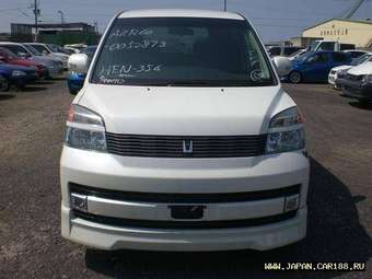 2002 Toyota Voxy Images
