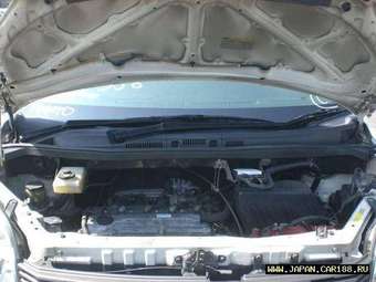 2002 Toyota Voxy Pictures