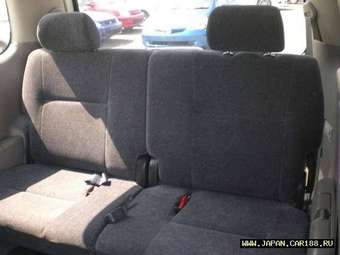 2002 Toyota Voxy Photos