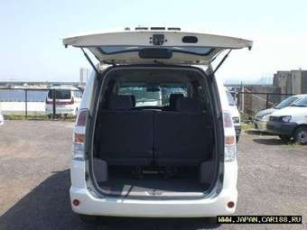2002 Toyota Voxy Pictures
