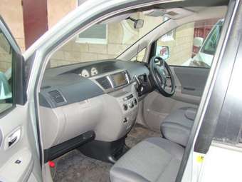 2002 Toyota Voxy Pictures