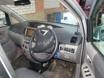 2002 Toyota Voxy Photos