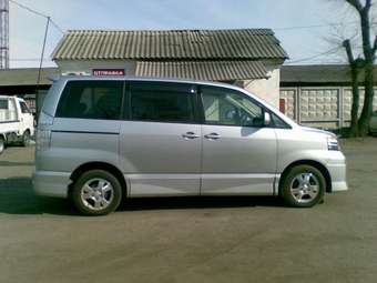 2002 Toyota Voxy Pictures