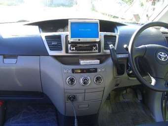 2002 Toyota Voxy Pictures