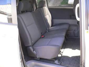 2002 Toyota Voxy Pics