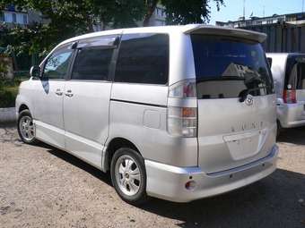 2002 Toyota Voxy Pictures